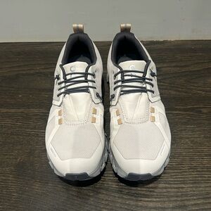 On. Running Cloud 5 Waterproof in US women’s Size 7 - Grey color - brand new